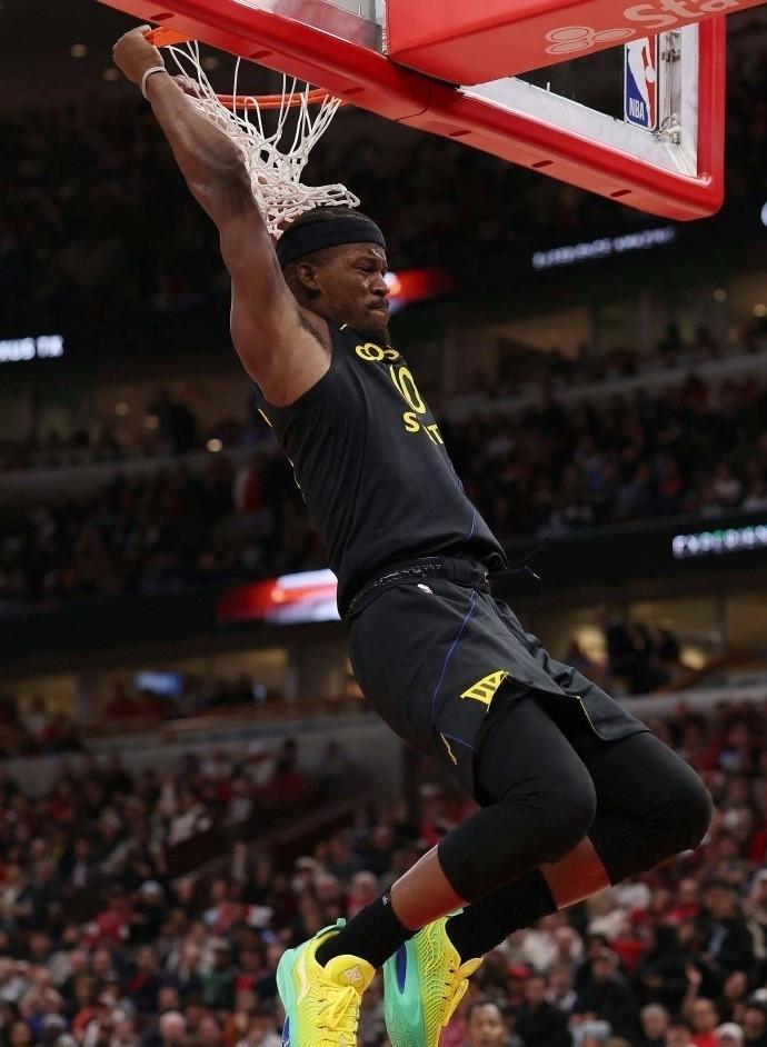 PG电子-巴特勒迎来十五赛季出色发挥，切尔西观众热烈欢呼！